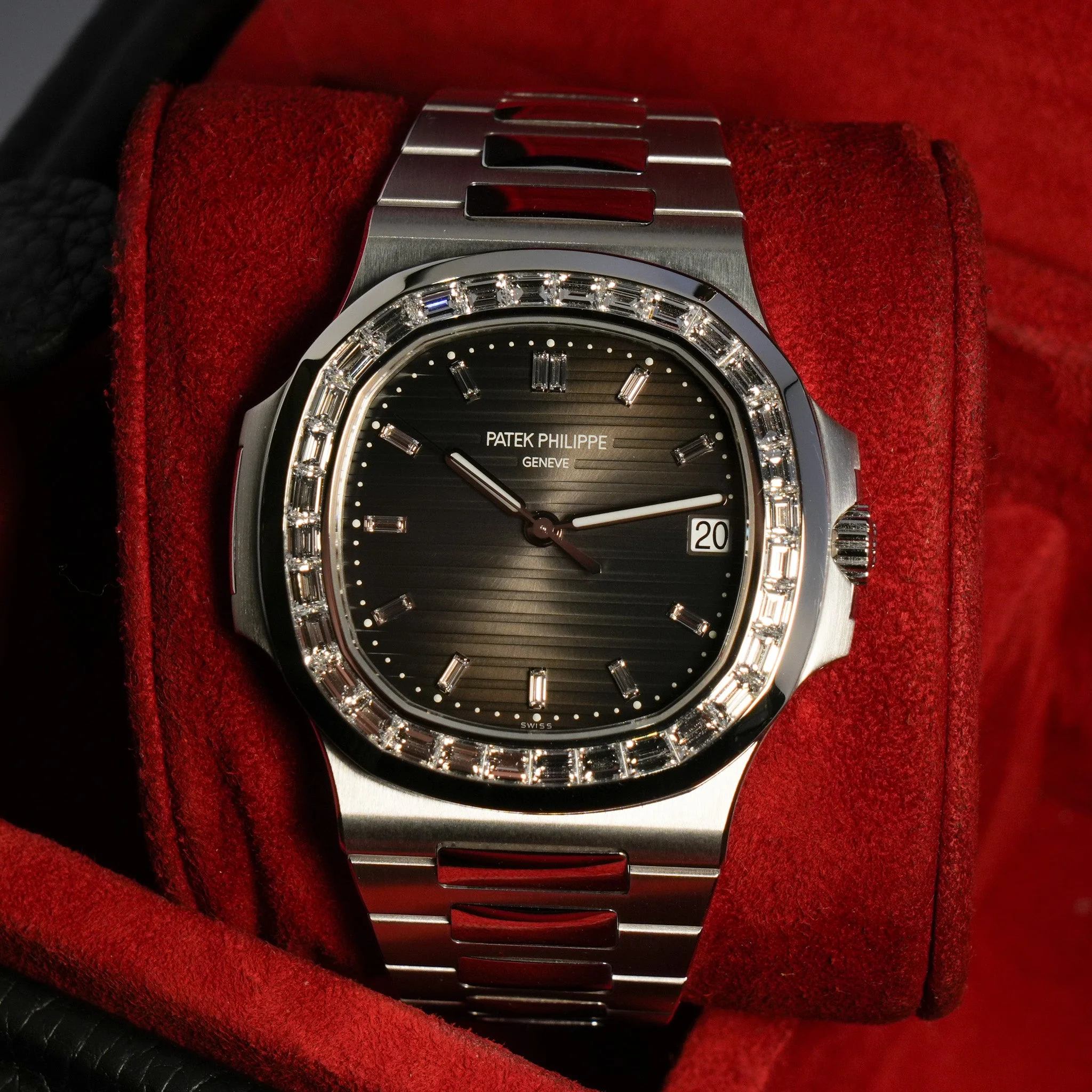 Patek Philippe Nautilus Platinum Factory 5711/110P-001 - 2022 - Image 2
