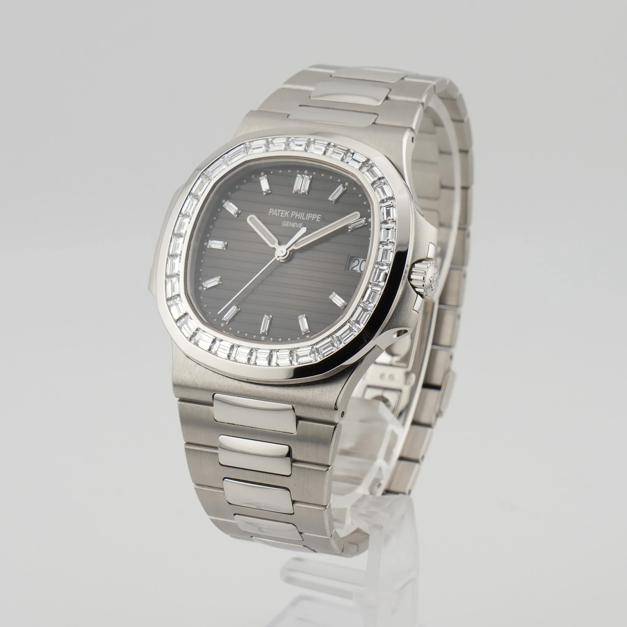 Patek Philippe Nautilus Platinum Factory 5711/110P-001 - 2022 - Image 3