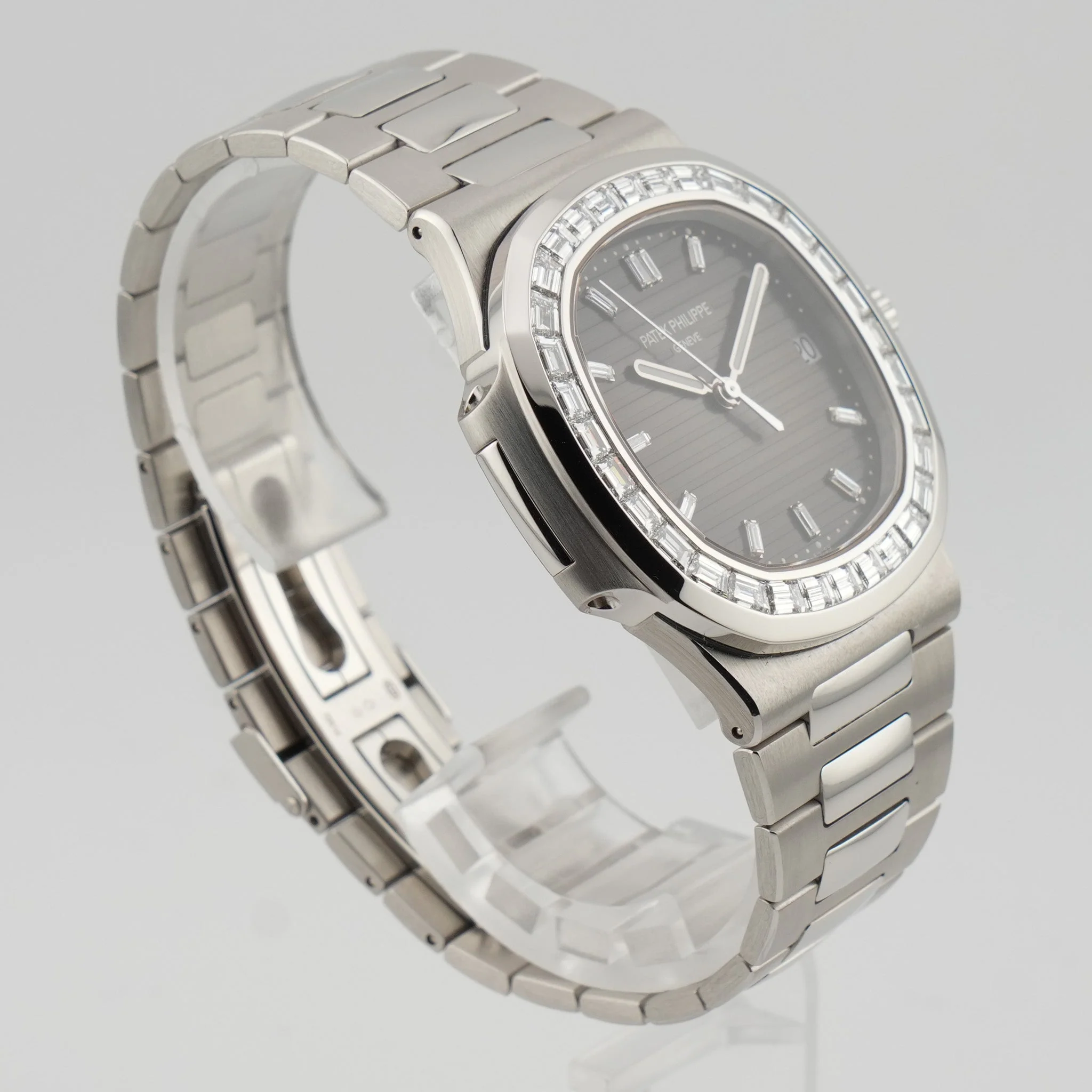 Patek Philippe Nautilus Platinum Factory 5711/110P-001 - 2022 - Image 4