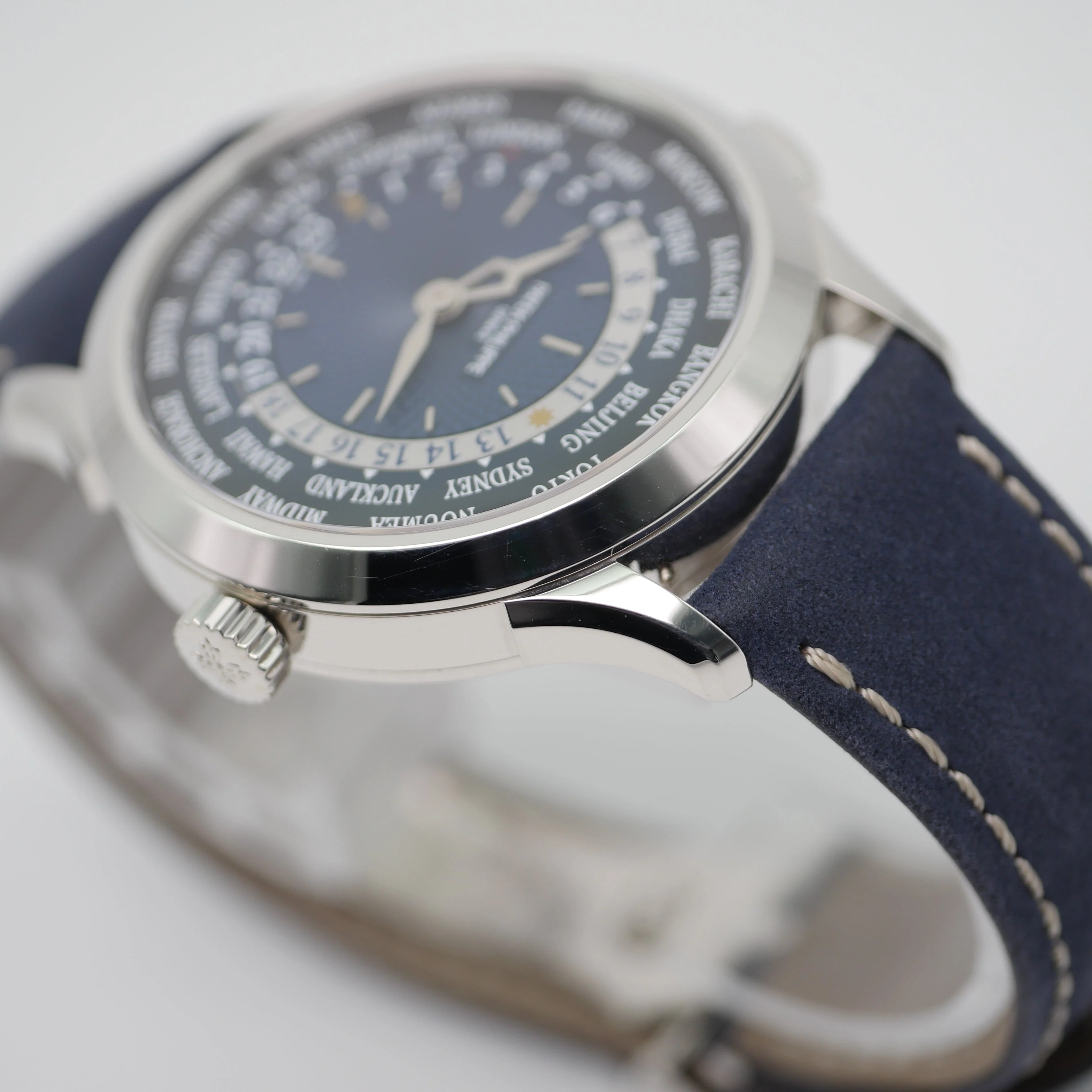 Patek Philippe World Time Platin 5230P-001 - 2022 - Image 5